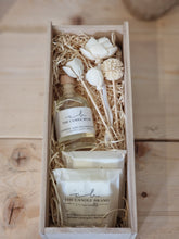 Load image into Gallery viewer, Candle Brand Gift Sets - Candle &amp; Flower Room Diffuser, Wax Melts.
