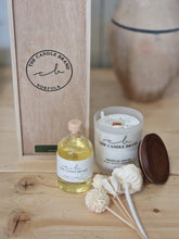 Load image into Gallery viewer, Candle Brand Gift Sets - Candle &amp; Flower Room Diffuser, Wax Melts.
