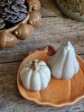 Load image into Gallery viewer, Ceramic Pumpkin dish
